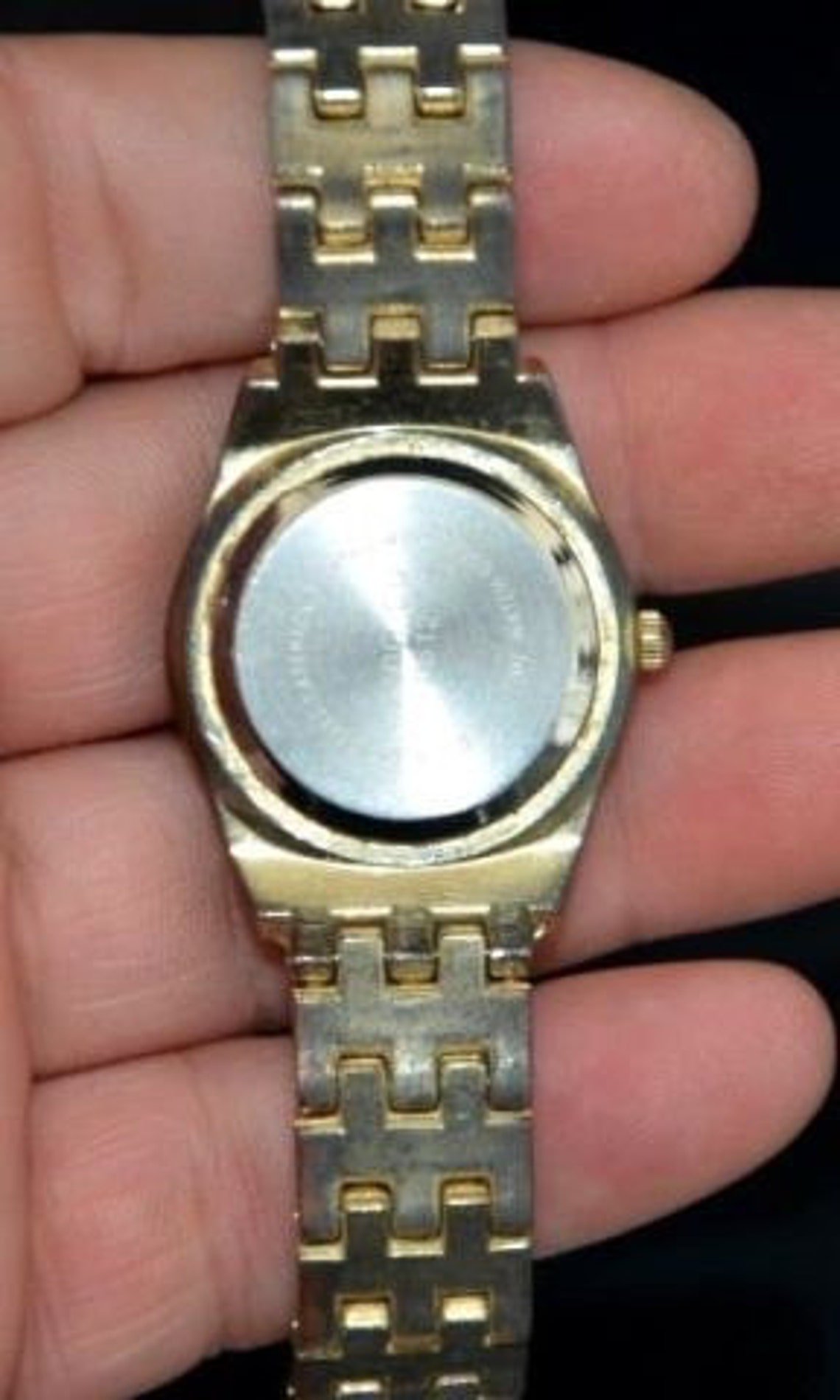 Vintage Ladies Novelle Quartz Brushed Gold Tone Diamond Bezel Watch