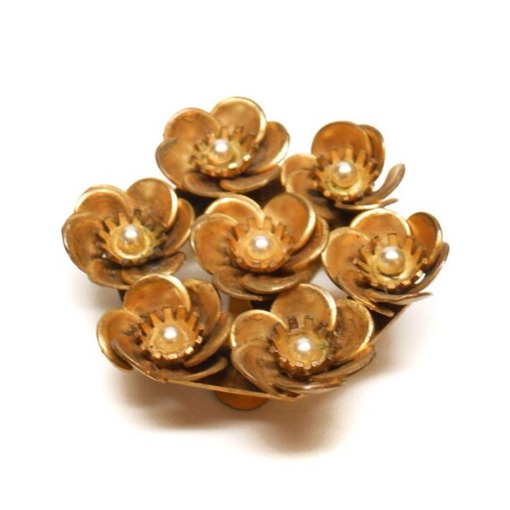 Antique Matted Gold Tone Faux Pearl Designer Flor… - image 4