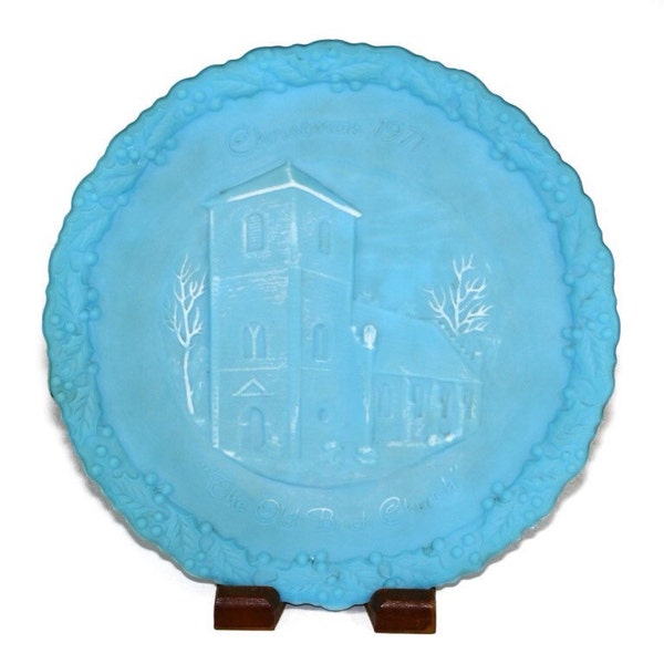 Assiette de Noël décorative Fenton bleu clair en verre épais, vintage, 1971, avec un design d'église en briques anciennes et un style classique