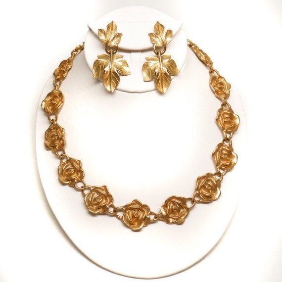 Vintage Heavy Brushed Gold Tone Rose Bud Linked De