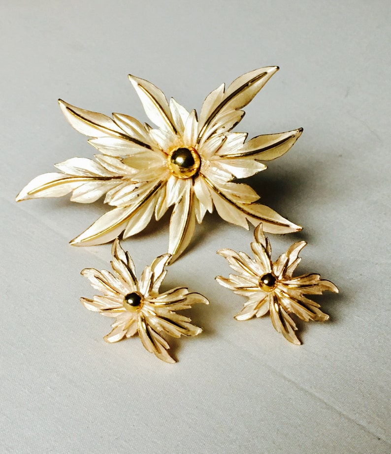 Vintage Gold Tone Large Floral Designer Brooch and Matching Earrings ...