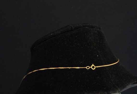 Vintage 10k Gold Curb Chain Designer Necklace Fea… - image 7