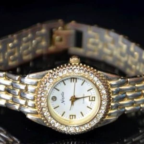 Vintage Ladies Novelle Quartz Brushed Gold Tone Diamond Bezel Watch Featuring Original Snap Clasp Band