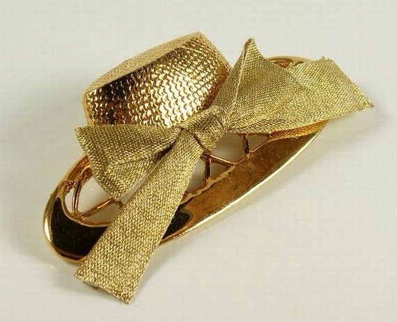 Elegant Vintage goldtone sunhat brooch with uniqu… - image 1