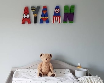 Habitación infantil de superhéroes - Nombre de superhéroe personalizado - Letras de papel maché pintadas a mano - Habitación de niños