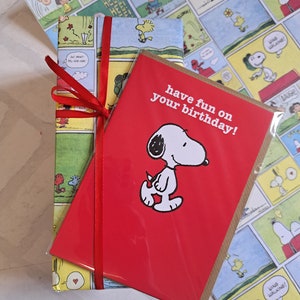 Snoopy, amusez-vous sur votre carte d'anniversaire - carte Snoopy - anniversaire Snoopy - carte pour fan de Snoopy - carton rouge - SNOOP13