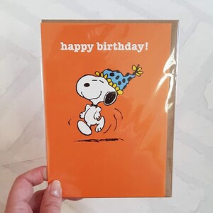 Carte de joyeux anniversaire Snoopy - carte de Snoopy - carte de joyeux anniversaire - carte pour elle - carte pour lui - carte pour fan de Snoopy - carte orange - SNOOP4