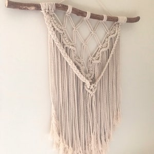 Macrame wall hanging/Boho decoration/Woven wall hanging/Macrame mural/Home décor/Hanging wall Decor/Macrame wall hanging with tassels