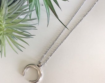 Crescent moon necklace|Moon necklace|Horn necklace|Crescent moon layered necklace|Seashell necklace|Ring necklace