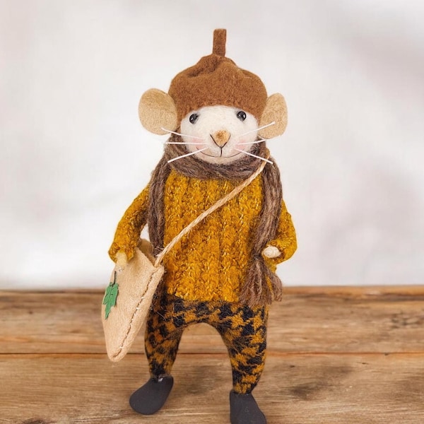 Needle Felted Mouse, Miniature Mouse, Christmas Gift, Tiny Mouse, Art Doll, Wool Mouse,