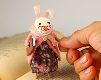 Naaldvilten konijn, viltkonijn, miniatuurkonijn, kunstpop, wolvilt konijn, dierlijke kunstpop, miniatuurdier, pop konijn, klein konijntje
