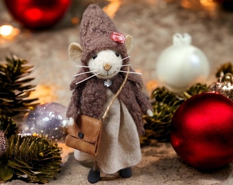 Needle Felted Mouse Little Art Doll Felt Mice Soft Sculpture Miniature Mouse Collectible White Felt Mouse Waldorf Animal Original Art