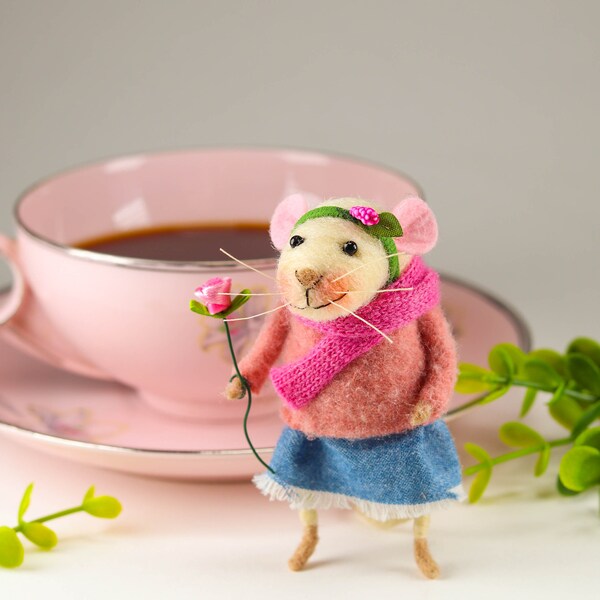 Needle Felted Mouse, Miniature Mouse, Valentine's Gift, Art Doll, Home Decoration, Stuffed Animal, Eco-Friendly, Pink Mouse, Gift for Her