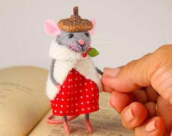 Gray Felt Mouse Needle Felted Art Doll Tiny Mouse Woodland City Mouse Doll Collectable Mouse Gift Dollhouse Miniature Ornament Sculpture