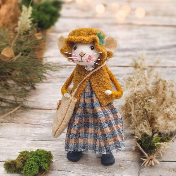 Cute Felt Mouse Wool Mouse Home Decor Mouse Art Doll Miniature Mouse Waldorf Animal Mouse Gift for Her Eco-Friendly Woolen Animal Fiber Art