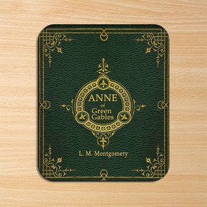 Anne of Green Gables von Lucy Maud Montgomery Mouse pad. Literarisches Mousepad mit Anne of Green Gables Buchdesign, Buchgeschenk, Literarisches Geschenk