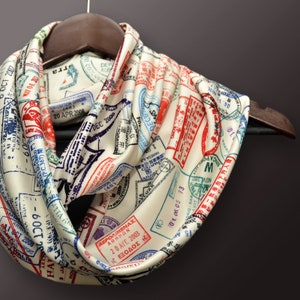 Sciarpa da viaggiatore, Sciarpa Infinity con timbri sul passaporto, regalo per assistente di volo, regalo per agente di viaggio