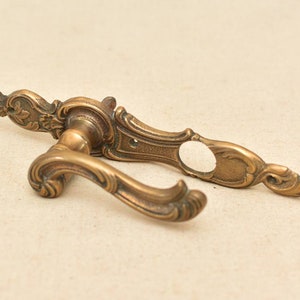 Seltener antiker französischer Louis XV Stil Bronze gegossener Schloss Türgriff mit Teller