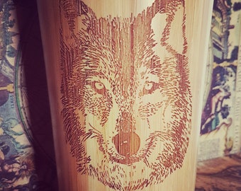 Mug de voyage personnalisé en bambou WOLF Gobelet en bois personnalisé animal totem, gravure du nom et emballage cadeau sur demande.