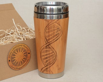 Mug de voyage personnalisé en bambou ADN Gobelet en bois gravé personnalisé, nom gravé et emballage cadeau sur demande, pour scientifique ou grâce à un médecin.