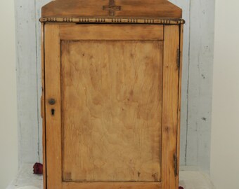 Vintage Pine Cupboard with Internal Shelves