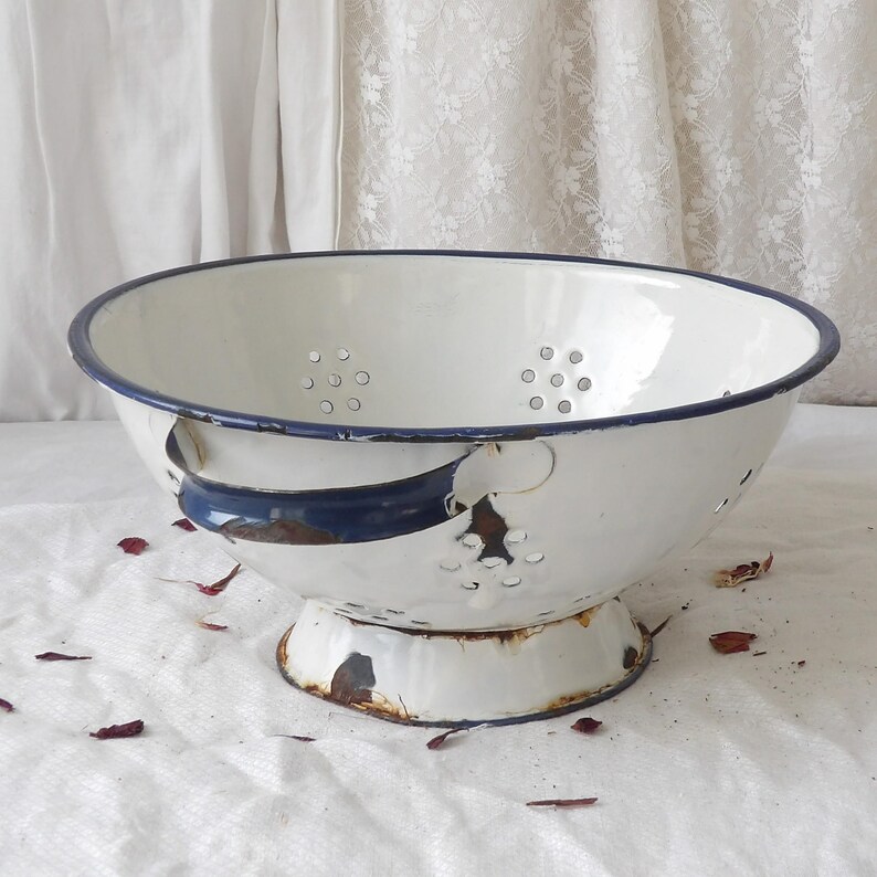 Rusty Colander Vintage Enamel Colander White With Blue Rim and Handles - Etsy