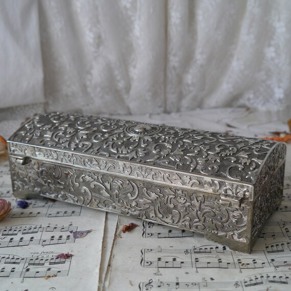Vintage Decorative Box with Velvet Lining - image 7