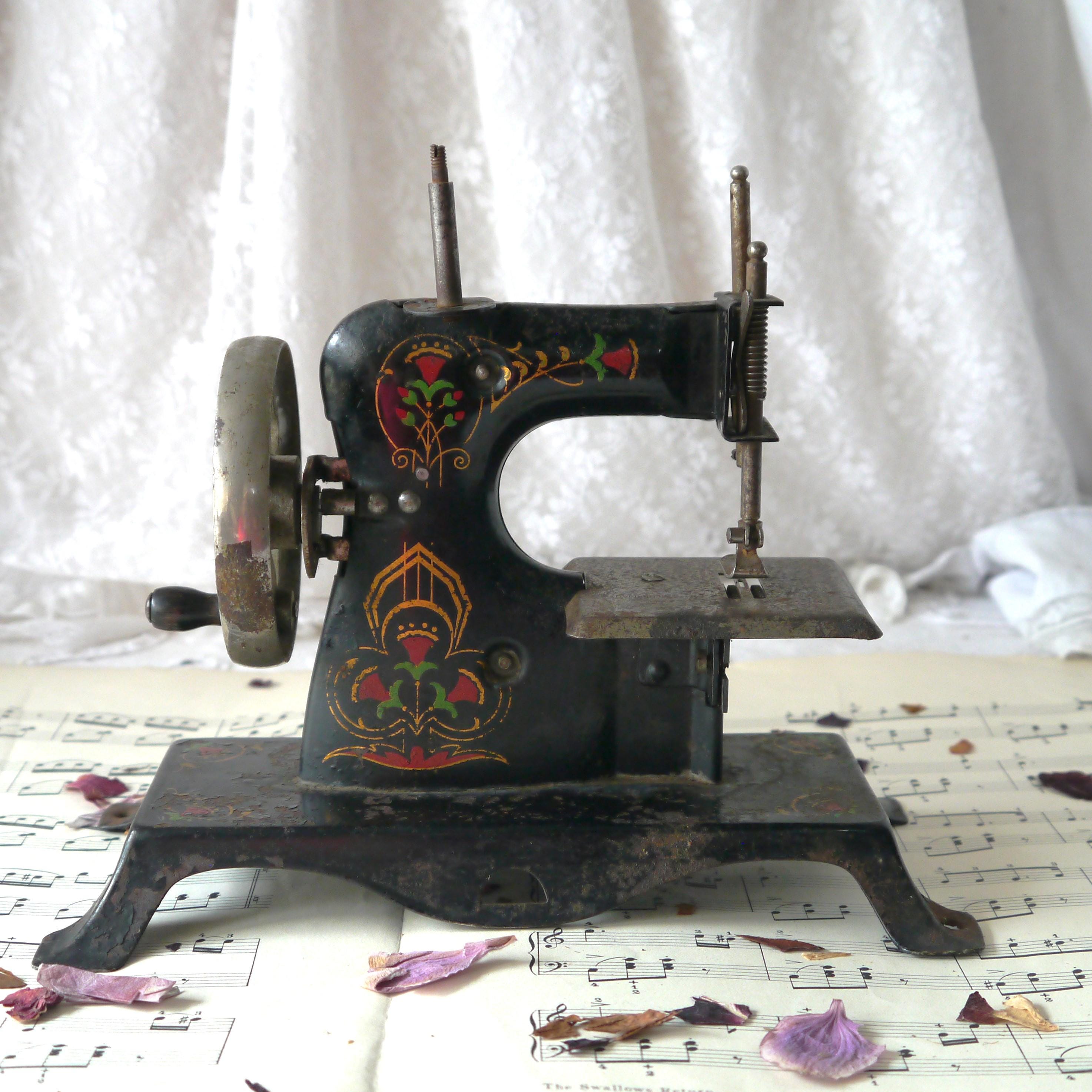 German Vintage Child's Sewing Machine - Etsy