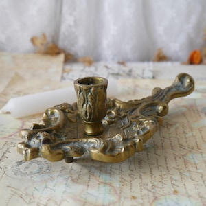 Dikke decoratieve vintage messing kandelaar met handvat