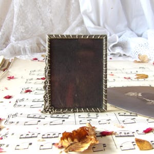 Mini Vintage Floral Metal Photo Frame