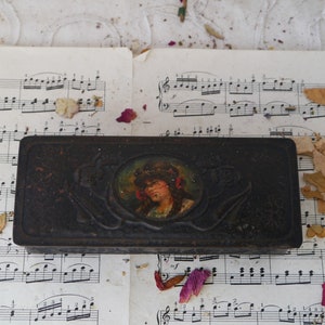 Boîte à chocolats Rowntree Queens antique