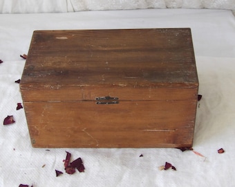 Vintage Wooden Pine Box Padded Lining