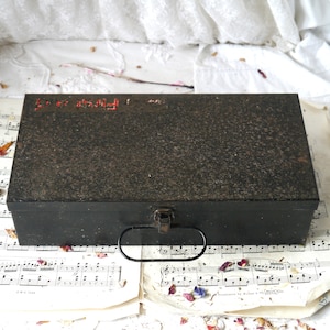 Vintage Metal First Aid Case
