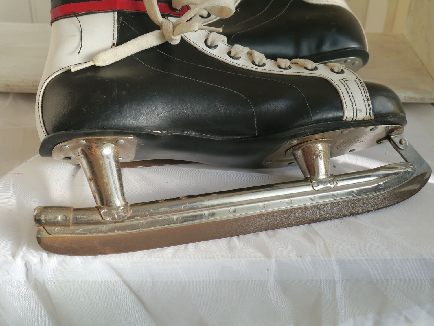 Vintage 1944 Military Leather Ice Skates WW2 With Crows Foot Size 8 Collector Ice Memorabilia Shoes Mens Shoes Sneakers & Athletic Shoes Skates Ice Skates 