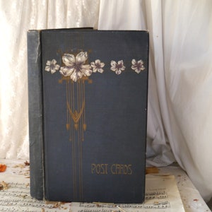 Vintage Postkarten-Album mit Blumenprägung