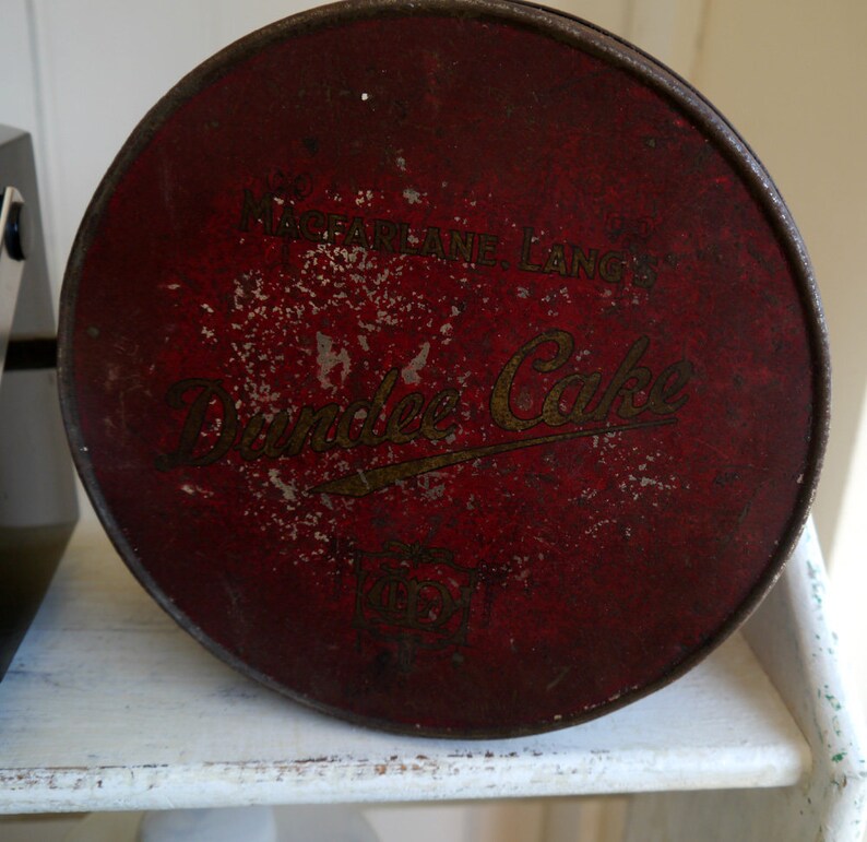large round cake tin
