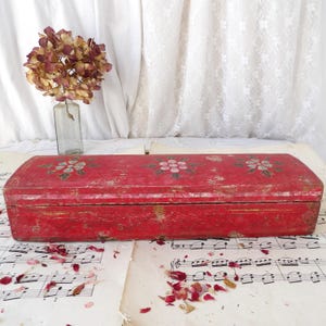 Caja rústica vintage con diseño floral para bolígrafos y pinceles