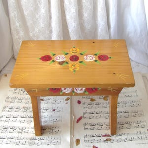 Floral Vintage Stool with Lid and Storage