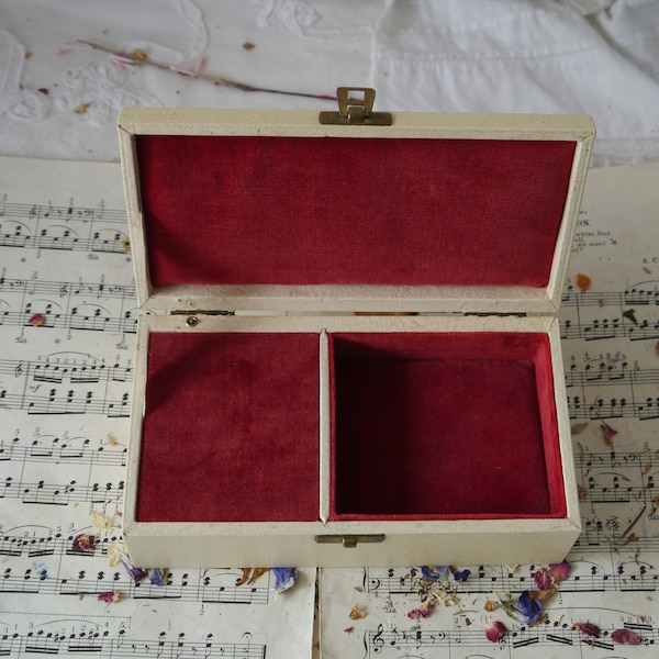 Vintage Musical Jewellery Box