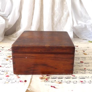 Caja rústica vintage de roble