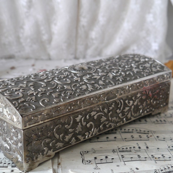 Vintage Decorative Box with Velvet Lining - image 5