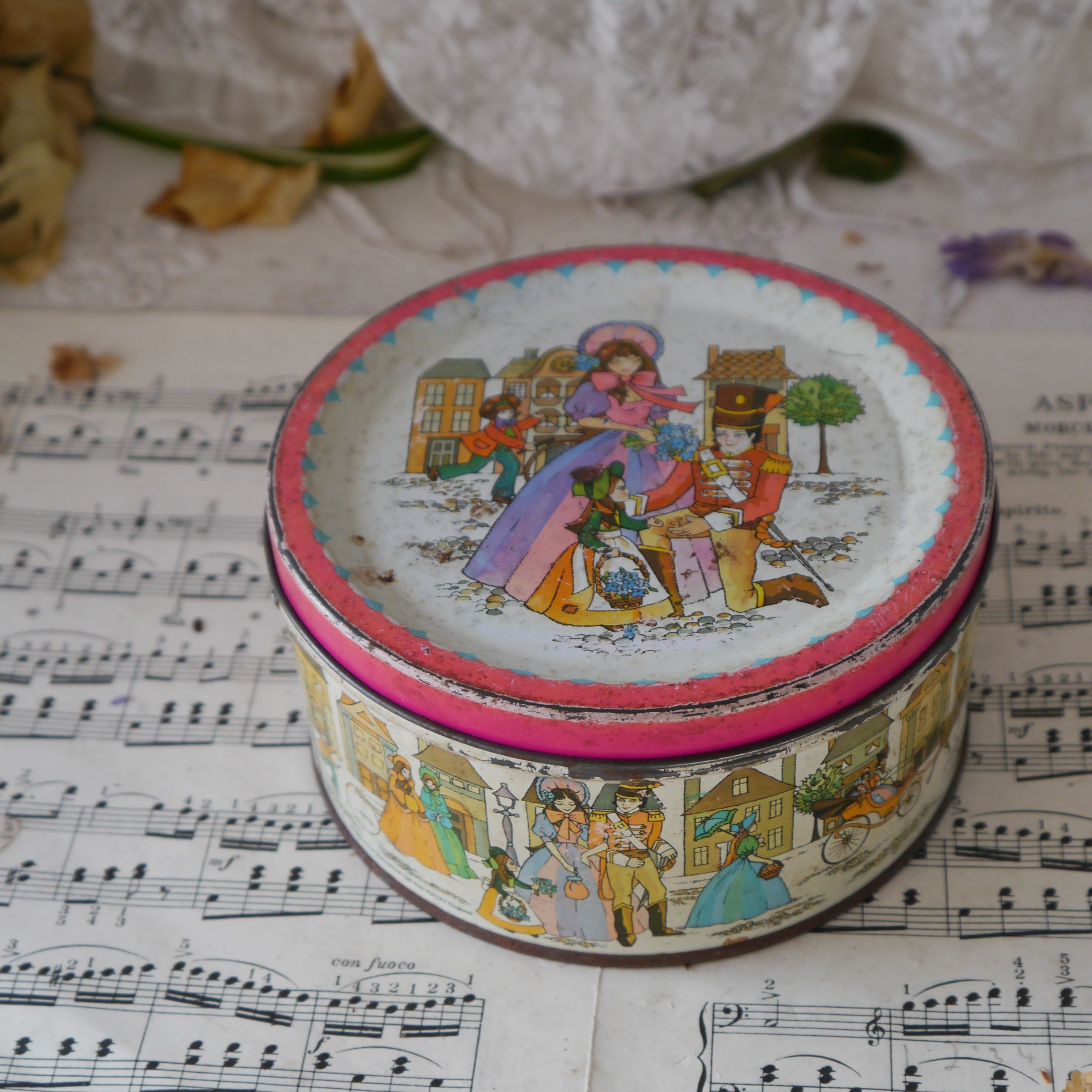 英国アンティークQality Street他　丸型ティン缶7点セット 英国アンティークQality Street他丸型ティン缶7点セット