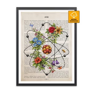 Peut inclure: Une tasse en céramique blanche avec une anse noire et le texte "But First, Coffee" en noir, en gras. La tasse est posée sur une surface en bois. La tasse mesure environ 10 cm de haut.