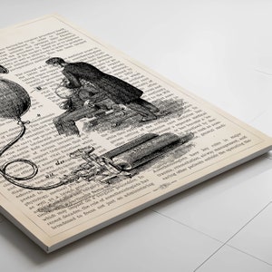 Peut inclure: Une illustration en noir et blanc d'un m&eacute;decin administrant une anesth&eacute;sie &agrave; un patient. L'illustration est tir&eacute;e d'un manuel m&eacute;dical ancien et montre divers &eacute;quipements m&eacute;dicaux, dont un masque &agrave; gaz, une seringue et un sac d'anesth&eacute;sique.