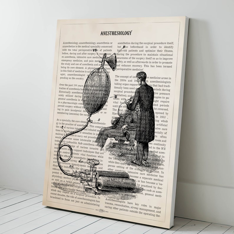 Peut inclure: Une illustration en noir et blanc d'un m&eacute;decin administrant une anesth&eacute;sie &agrave; un patient &agrave; l'aide d'un soufflet et d'un masque. L'illustration est tir&eacute;e d'un manuel m&eacute;dical ancien et comprend le texte "Anesthesiology".