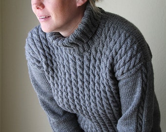 グレーの手編みセーター。ケーブル編みの冬用セーター。ユニセックスセーター。オーダーメイド。