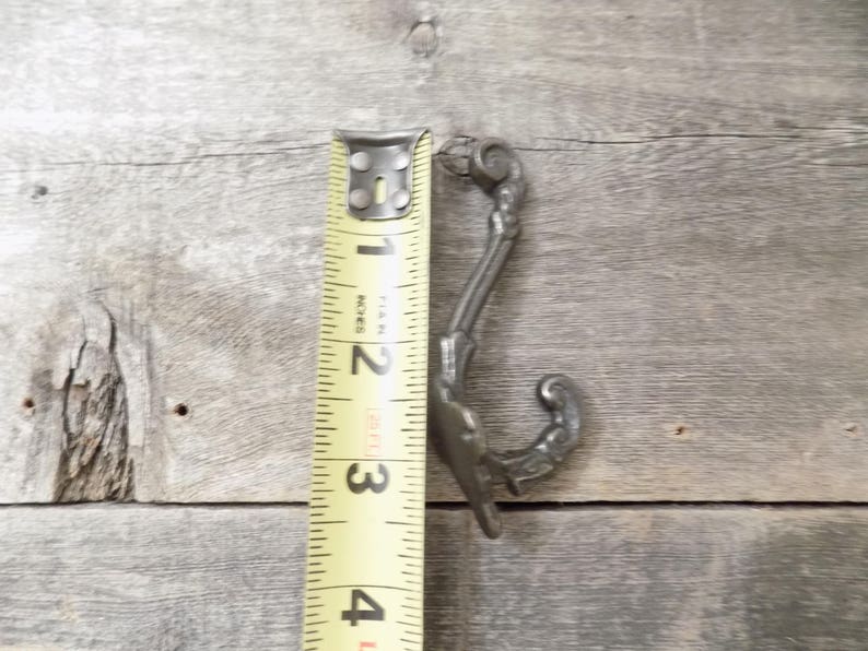 Set of 5 Cast Iron Wall Mounted Hooks Vintage Inspired Etsy