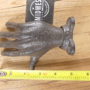 1 Cast Iron Door Handle, Hand, Large Handle, Rustic Brown Color, Large, Door Knob, Large Coat Hook, Farmhouse - By Midwest Craft House imagem 6