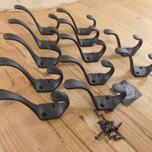 12 ganchos de hierro fundido negros de estilo escolar, gancho para sombreros, perchero, estilo primitivo, para vestíbulo - de Midwest Craft House imagen 2