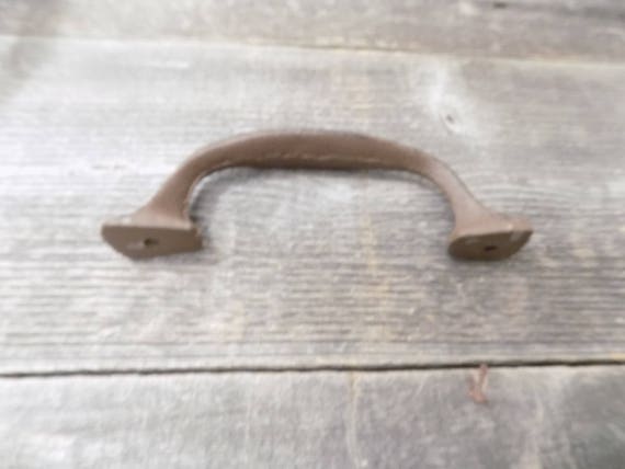 CAST IRON HANDLE RUSTIC DRAWER PULL 5 1//2/" LONG W// SCREWS PULLS HANDLES CABINET